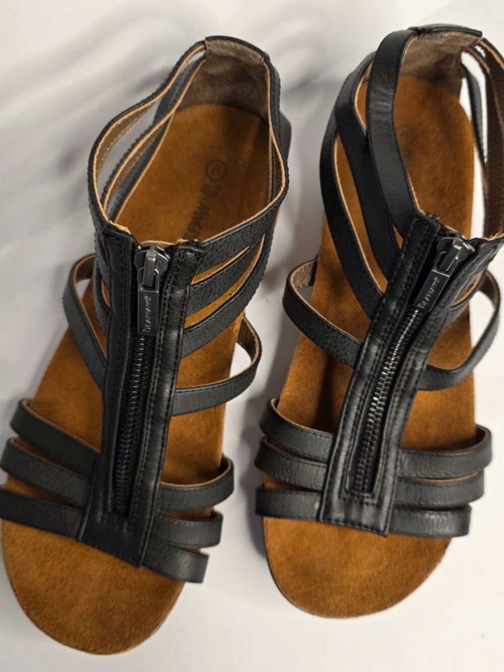 Bearpaw Layla II Black Strappy Front Zip Gladiator Style Sandals, Women's Size 9 - Picture 2 of 7